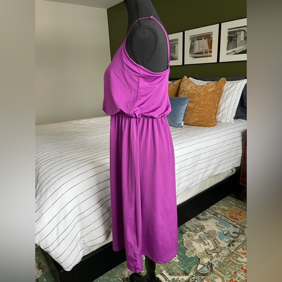 Purple dress with elastic waist and adjustable straps in EUC. Size M. - Picture 6 of 9